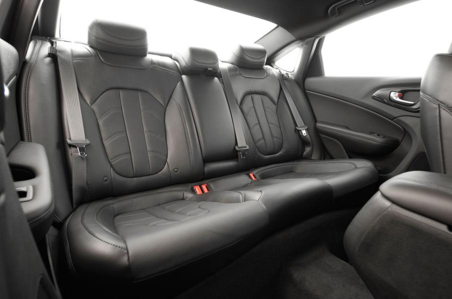  Chrysler 200 S 2014 года  (фото 61 из 69)